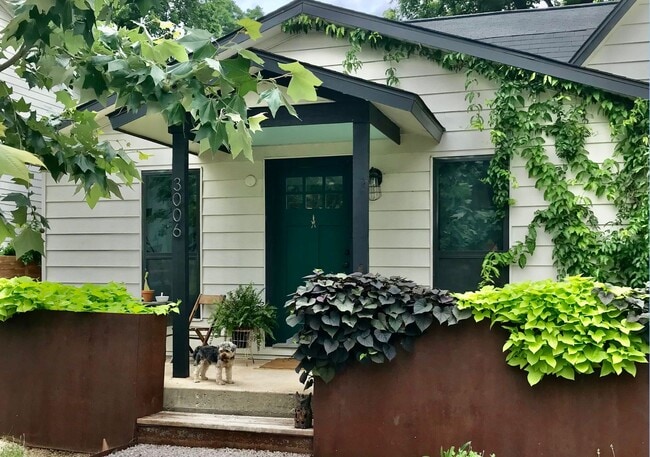 Building Photo - 3006 Govalle Ave