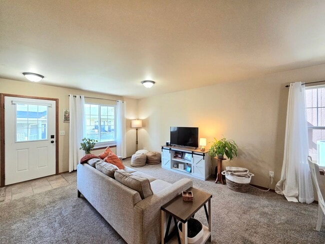 Building Photo - 2123 Roper Ln