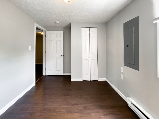 Building Photo - PRELEASING for AUGUST! Close to Campus: In-Unit Washer and Dryer