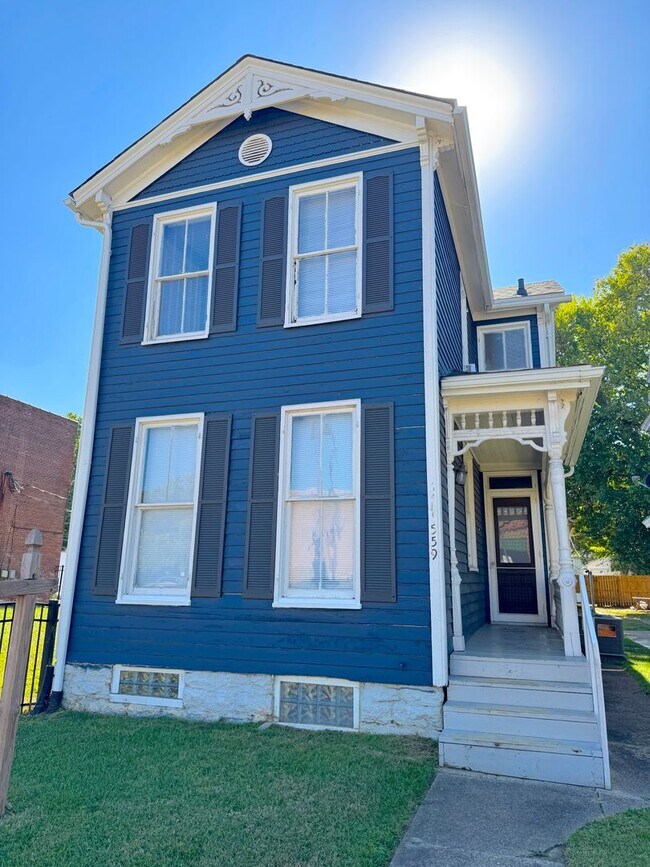 Building Photo - 3 Bedroom Home in Downtown Hamilton