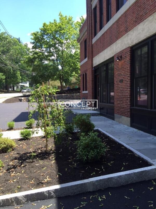 Building Photo - 2044A Beacon St. Unit 2B