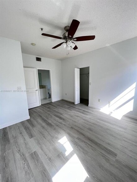 Building Photo - 5980 W Sample Rd