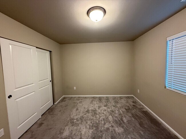 Building Photo - Spacious, modern 5-bed, 2.75-bath in sought-after Daisy Crossing Community in Sultan
