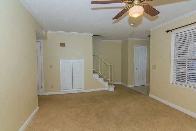 Building Photo - Spacious 3-Bedroom, 2-Bath Condo Available!