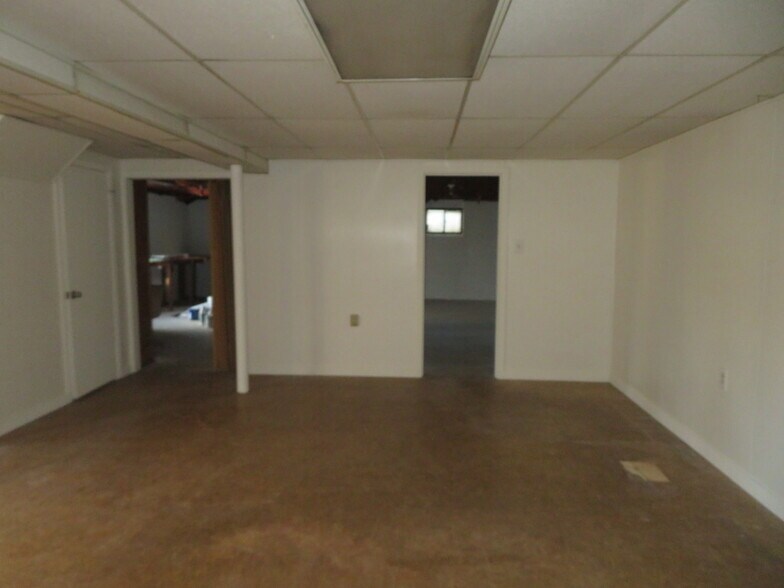 Building Photo - 26 Lakeside Dr