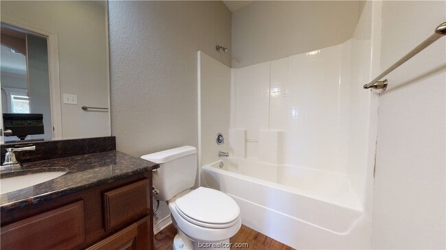 Building Photo - 2501 Horse Shoe Dr