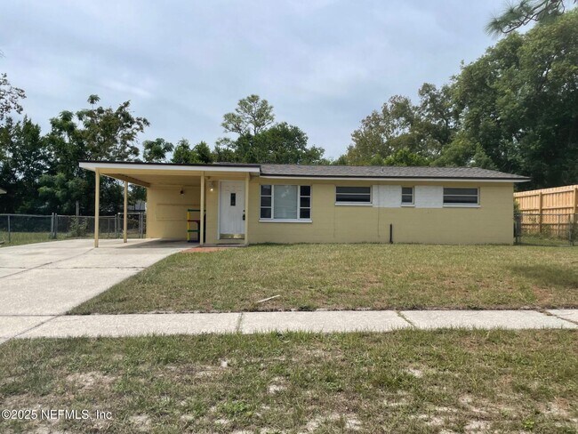 Primary Photo - 165 Parkwood Dr W