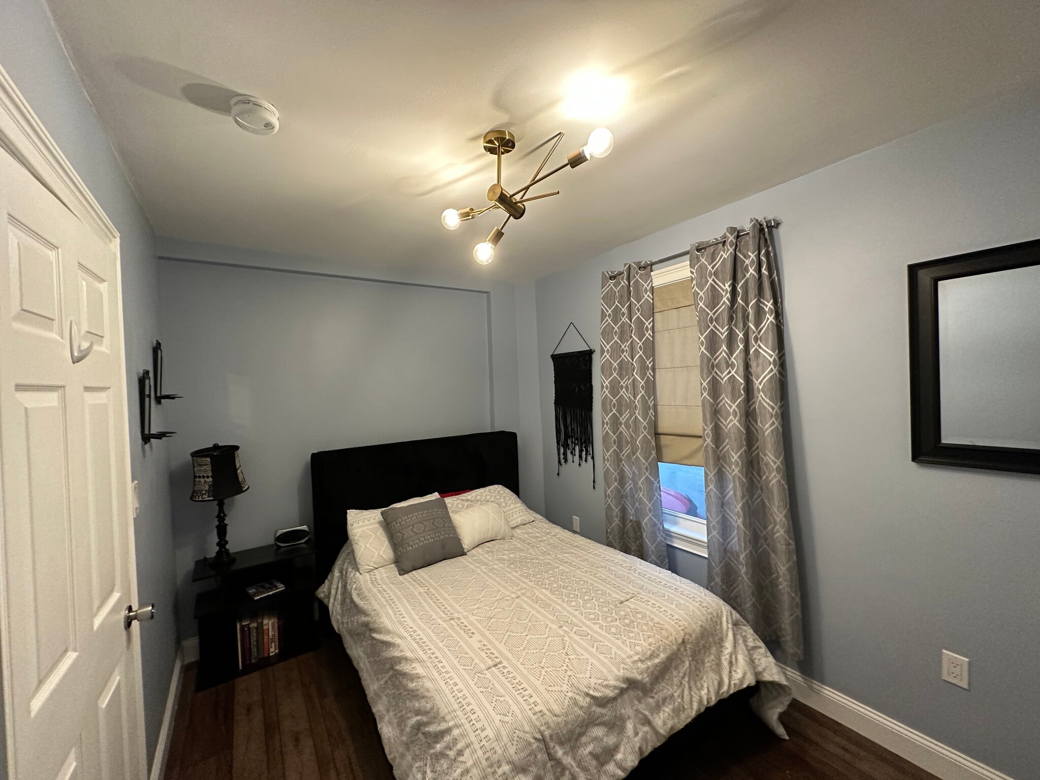 Building Photo - 2 Shelby St