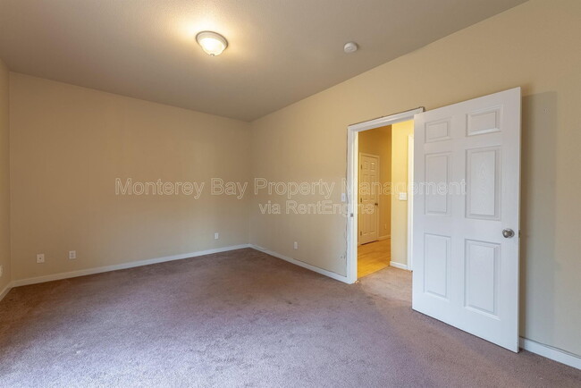 Building Photo - 594 Lopez Ave