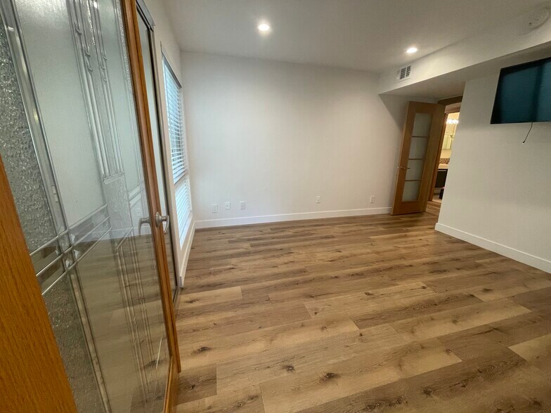 Building Photo - 4612 Park Granada