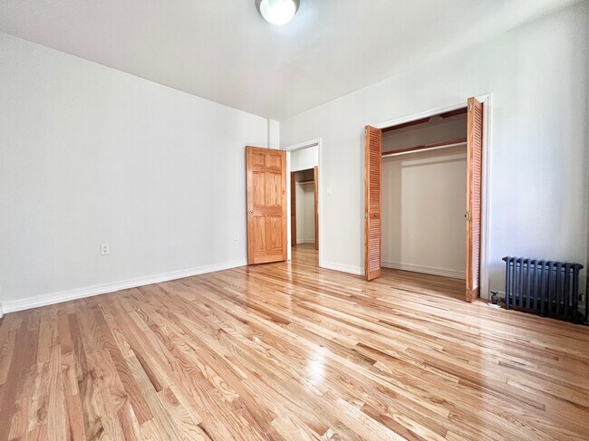 Building Photo - 707 W 171st St