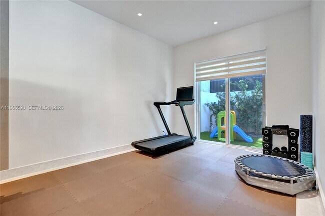 Building Photo - 20824 NE 37th Ave