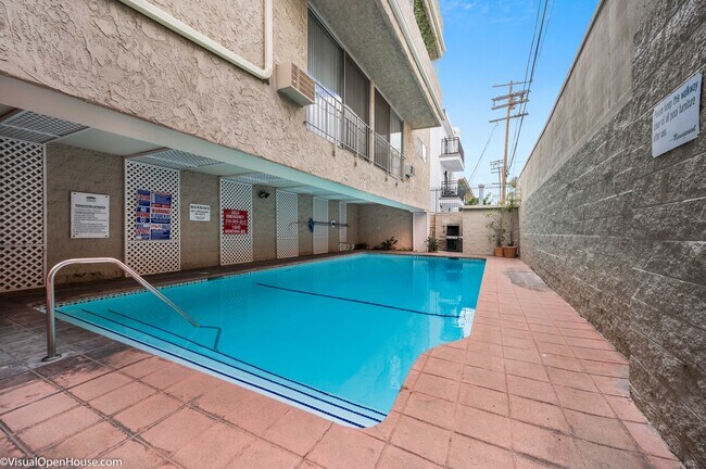 Building Photo - 11645 Montana Ave