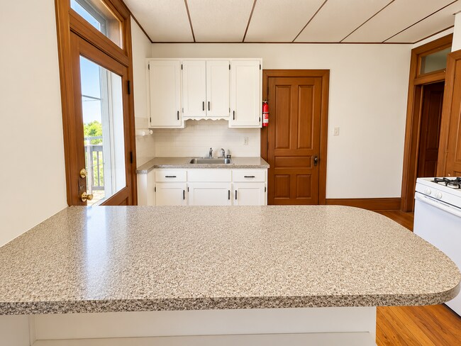 Building Photo - 827 E Prospect St