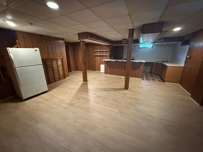 Building Photo - 4BR Colonial with Garage and Large Lot