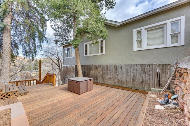 Building Photo - 1117 Manitou Ave