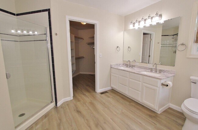 Building Photo - 2610 N Shoveler Way