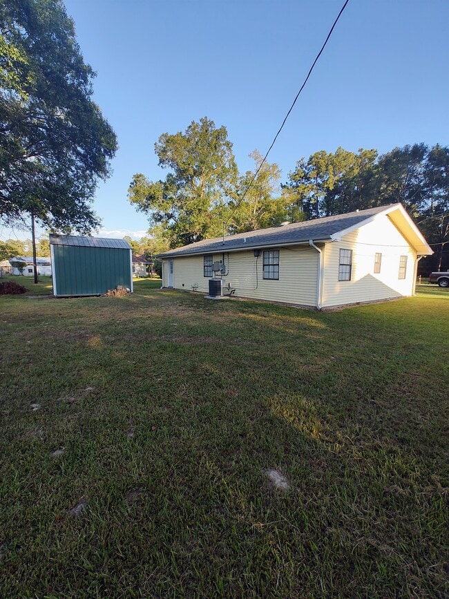 Building Photo - 105 Lumberton Dr