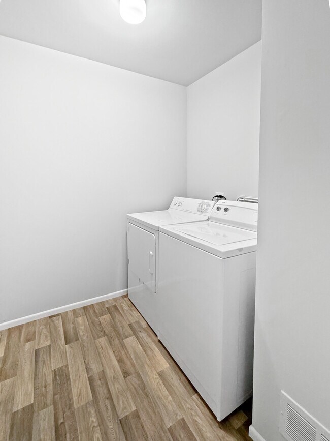 Building Photo - 1540 Heather Ct