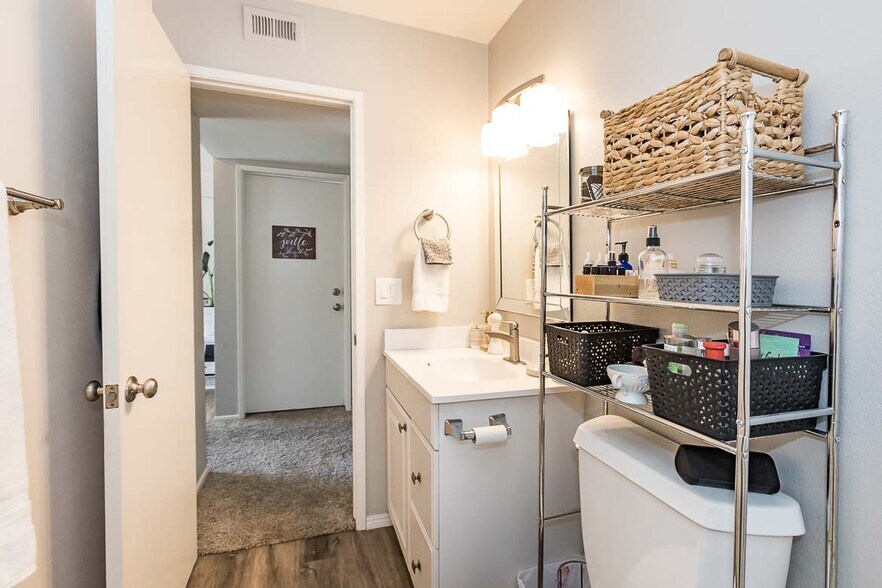 Building Photo - 1750 Prefumo Canyon Rd