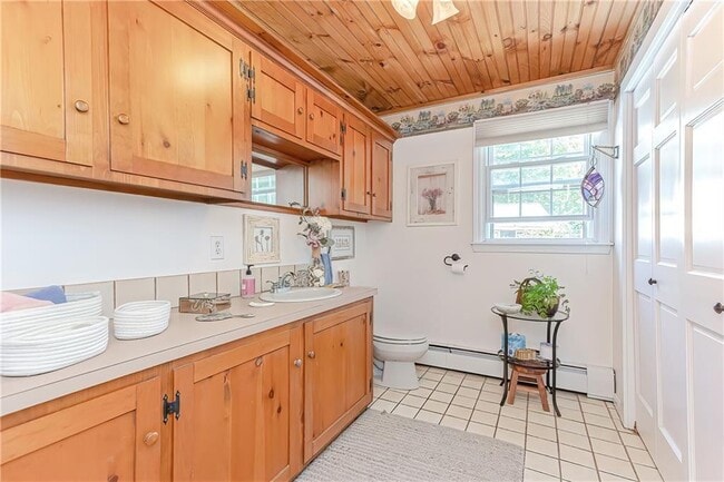 Building Photo - 35 Fales Rd