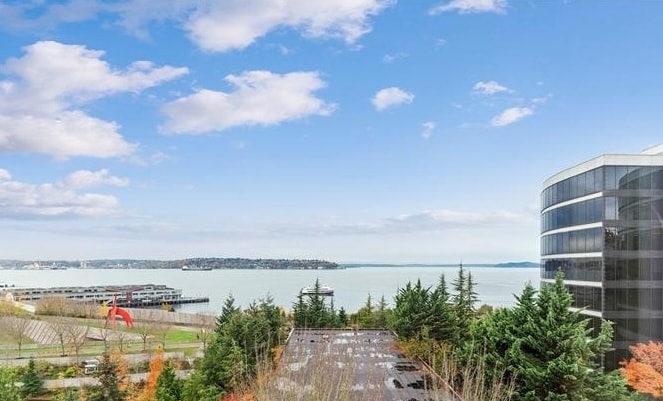 Building Photo - 3028 Western Ave