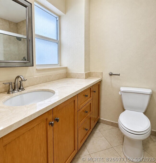 Building Photo - 815 Middle River Dr