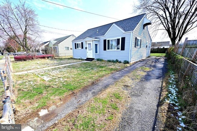 Building Photo - 2610 Lakehurst Ave