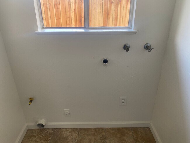 Building Photo - Newly Remodeled Apartments