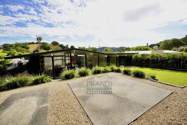 Building Photo - 18 Anchorage Ct