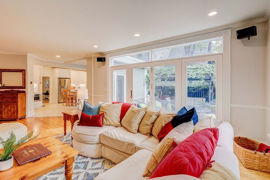 Building Photo - 2105 S Fillmore St