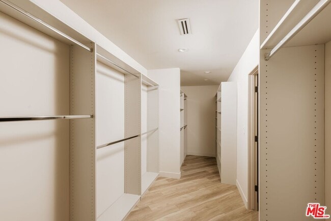 Building Photo - 10122 Sunbrook Dr