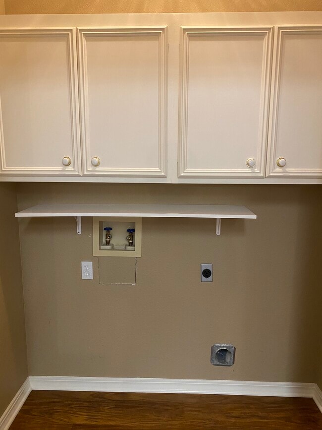 Building Photo - 7842 Millicent Cir