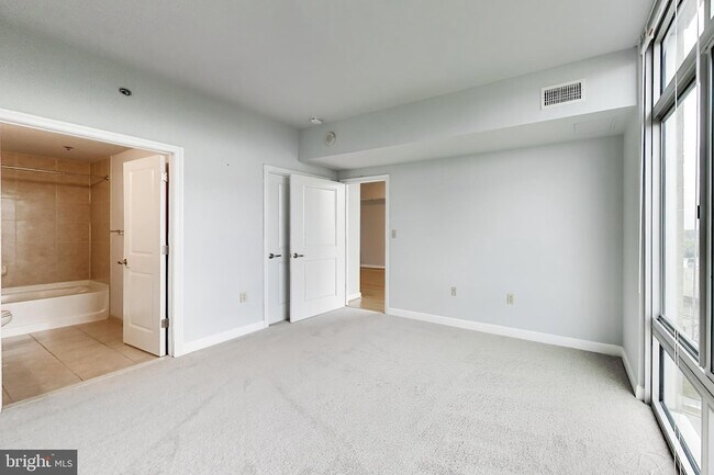 Building Photo - 5750 Bou Ave