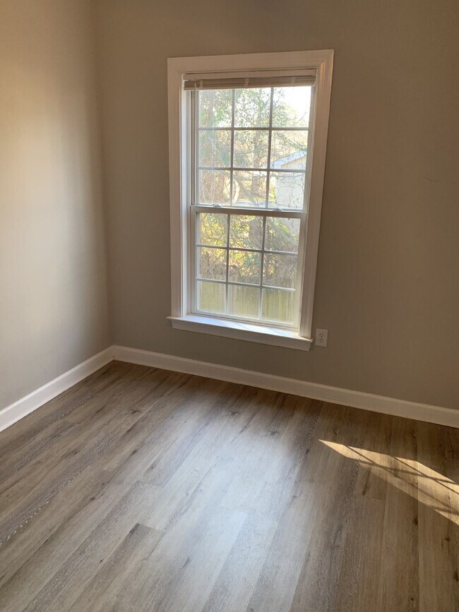 Building Photo - Beautiful Townhome in the Heart of Aiken!