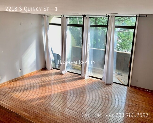Building Photo - 2218 S Quincy St