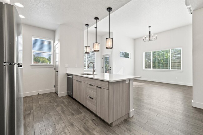 Building Photo - 174 S Kestrel Pl