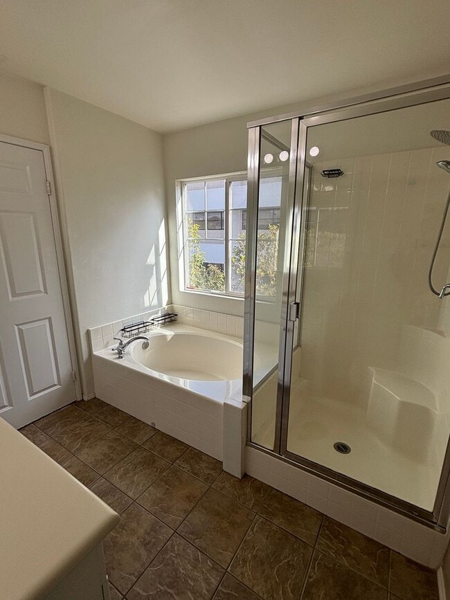 Building Photo - Move-In Ready 4 Bedroom Home Perfect for Professionals & Families