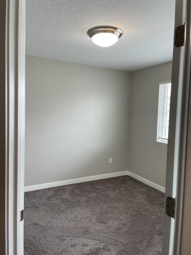 Building Photo - 153 E Brushy Canyon St