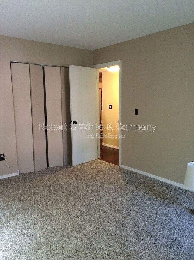 Building Photo - 95 Woodsedge Dr