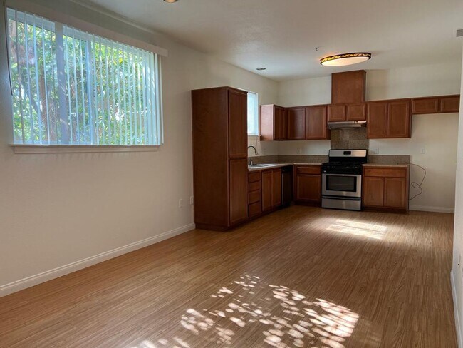 Building Photo - Gault For Rent
