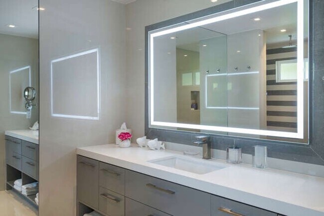 Building Photo - 222 Ka'alawai Place