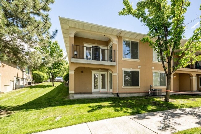 Building Photo - 9526 Fairway View Dr S