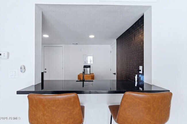 Building Photo - 1506 E Edgewater Dr