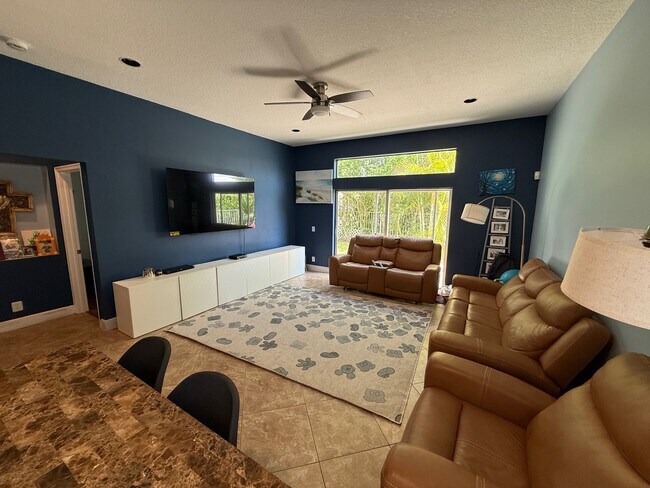 Building Photo - 4227 Sabal Ridge Cir