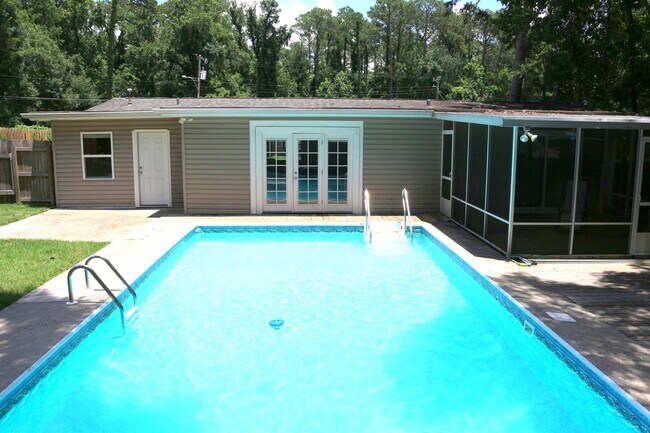 Building Photo - 410 Inglewood Dr