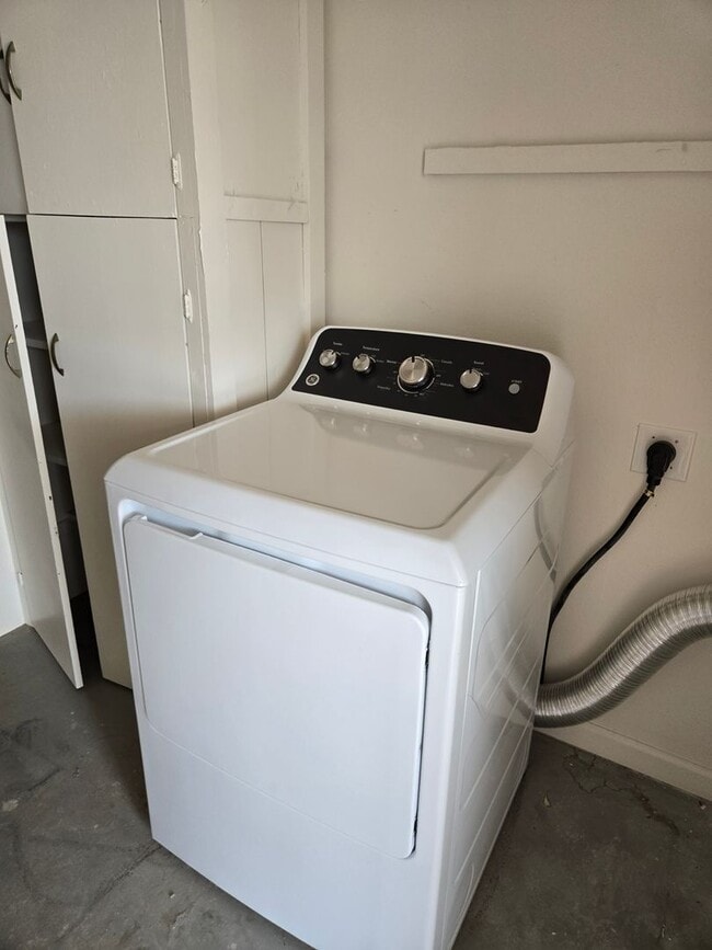 Building Photo - 2 Bedroom, 2 Bath Home.  SECTION 8 ACCEPTED!