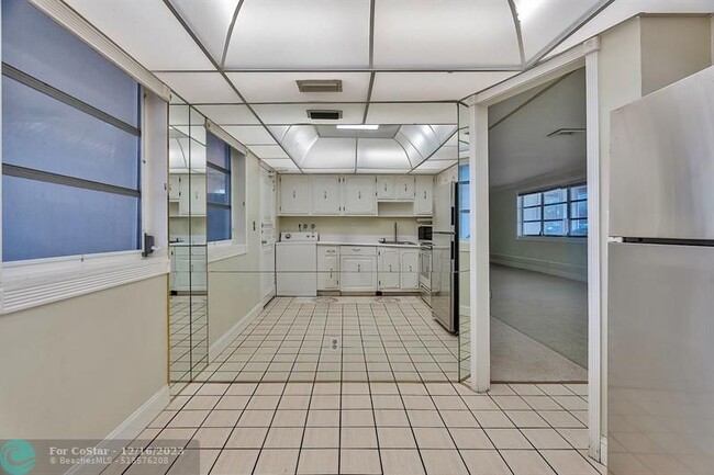Building Photo - 4020 Galt Ocean Dr