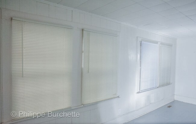 Building Photo - Affordable cozy 2 bedroom, 1-bathroom hous...