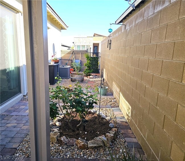 Building Photo - 921 Mayfield Mnr Ln